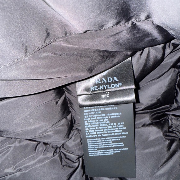 Prada Down Jacket Made Of Re-Nylon - Picture 5 of 7
